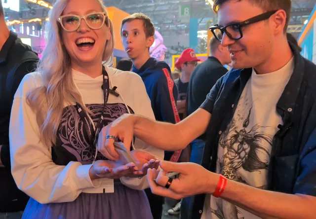 Neven performing close-up card magic with Rookuri