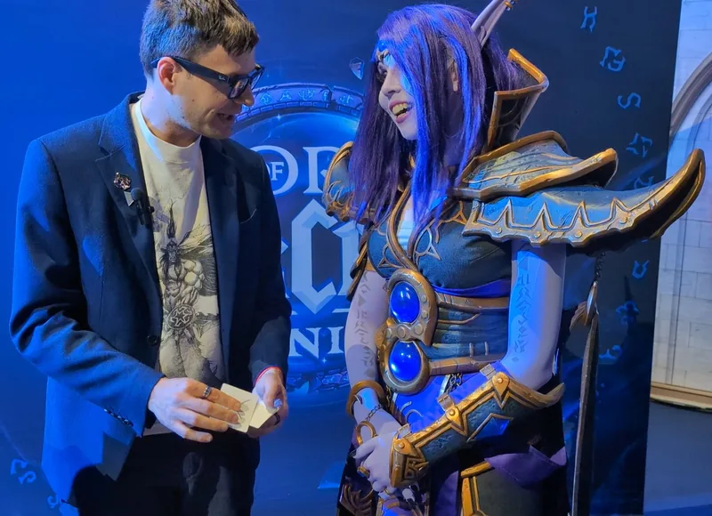 Neven performing Warcraft-themed magic with Kamui